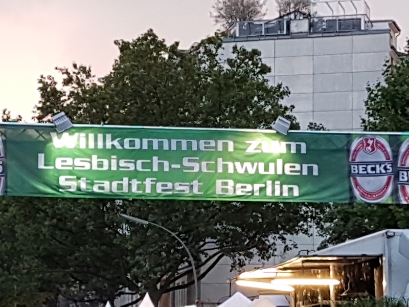 Gleiche Rechte für Ungleiche - weltweit! 26. Mal Europas größtes Lesbisch-schwules Stadtfest im Berlin.