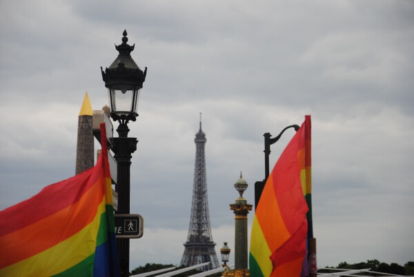 Plus de 10000 participants dans La marche des fiertés LGBT de Paris 2017