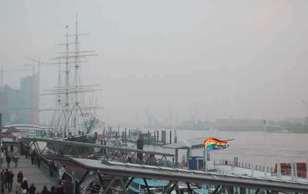 Die Schiffsparade zum CSD Hamburg